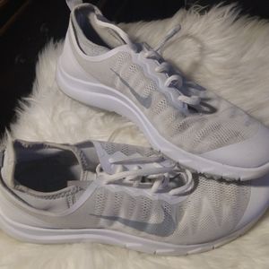 Athletic shoes